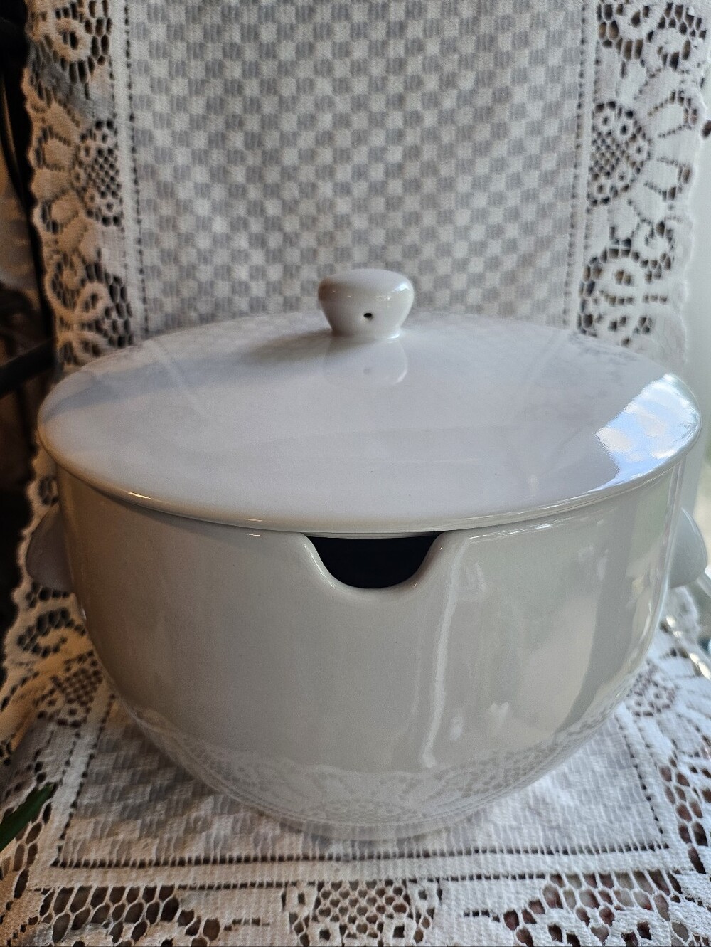 Pottery Barn Great White Soup Taureen